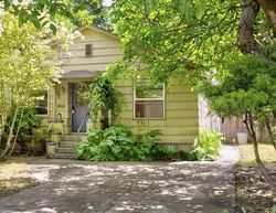 Pre-foreclosure in  SE 33RD PL Portland, OR 97202