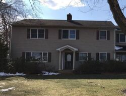 Pre-foreclosure in  WADING RIVER MANOR RD Wading River, NY 11792