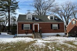 Pre-foreclosure in  ROSSFORD AVE Fort Thomas, KY 41075