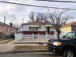 Pre-foreclosure in  226TH ST Springfield Gardens, NY 11413