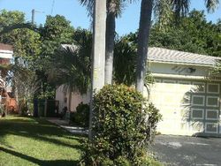 Pre-foreclosure in  SOUTHAMPTON DR Hollywood, FL 33025
