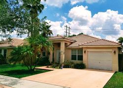Pre-foreclosure in  E ROYAL COVE CIR Fort Lauderdale, FL 33325