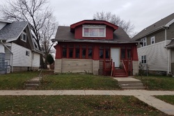 Pre-foreclosure in  N 40TH ST Milwaukee, WI 53210