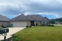 Pre-foreclosure in  JUSTIN DR Covington, LA 70435
