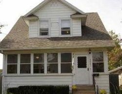 Pre-foreclosure in  2ND ST Moline, IL 61265