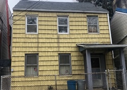 Pre-foreclosure in  VAN DUZER ST Staten Island, NY 10304