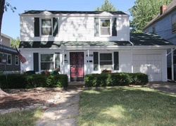 Pre-foreclosure Listing in N BROADWAY ST PEORIA, IL 61606