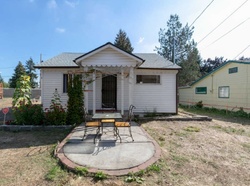 Pre-foreclosure in  SE 66TH PL Portland, OR 97206