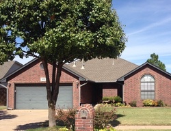 Pre-foreclosure Listing in CHIMNEY HILL RD YUKON, OK 73099