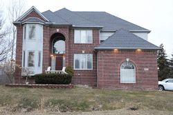 Pre-foreclosure Listing in CLUBWOOD DR WALLED LAKE, MI 48390