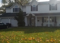 Pre-foreclosure Listing in LOOP DR SAYVILLE, NY 11782