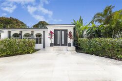 Pre-foreclosure in  SW 13TH AVE Miami, FL 33145