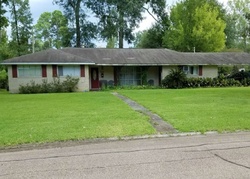 Pre-foreclosure in  BELCARO DR Baton Rouge, LA 70815