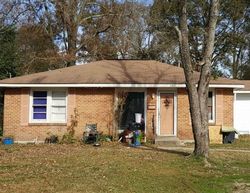 Pre-foreclosure Listing in BLACK OAK DR BATON ROUGE, LA 70815