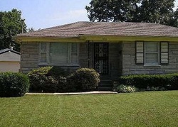 Pre-foreclosure in  TEAKWOOD LN Louisville, KY 40258