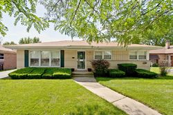 Pre-foreclosure in  SCHOOL ST South Holland, IL 60473