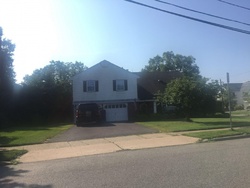 Pre-foreclosure in  COUNTRY LN Clifton, NJ 07013