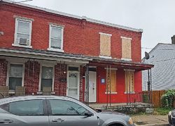 Pre-foreclosure in  LINDEN AVE Burlington, NJ 08016