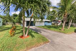 Pre-foreclosure in  SE 27TH PL Boynton Beach, FL 33435