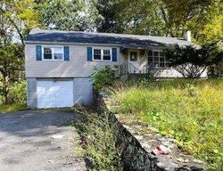 Pre-foreclosure Listing in MARSHALL DR POUGHKEEPSIE, NY 12601