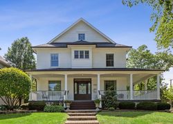 Pre-foreclosure Listing in S MADISON ST HINSDALE, IL 60521