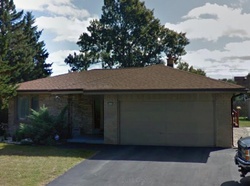 Pre-foreclosure in  S WOODRIDGE DR Oak Creek, WI 53154