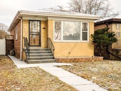 Pre-foreclosure in  W 81ST PL Chicago, IL 60652