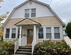 Pre-foreclosure Listing in AUMACK AVE KEYPORT, NJ 07735