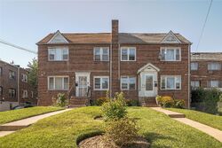Pre-foreclosure Listing in WOODHULL AVE HOLLIS, NY 11423
