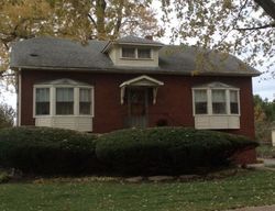 Pre-foreclosure in  HAMLIN AVE Midlothian, IL 60445