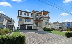 Pre-foreclosure in  JENNIFER LN Manahawkin, NJ 08050