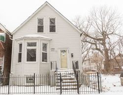 Pre-foreclosure in  S ESCANABA AVE Chicago, IL 60617