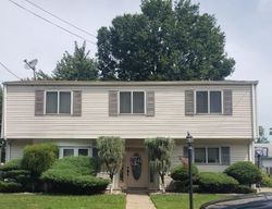 Pre-foreclosure Listing in CARROLL AVE WOODBRIDGE, NJ 07095