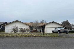 Pre-foreclosure in  NE FREMONT CT Portland, OR 97230