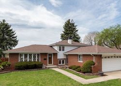  Pine Ct, Darien IL