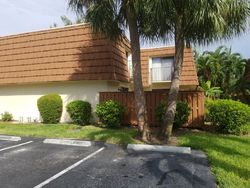 Pre-foreclosure Listing in CEDARBEND DR APT 1 FORT MYERS, FL 33919