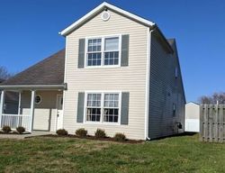 Pre-foreclosure in  HUNTERS CHASE LN Louisville, KY 40258