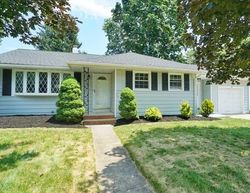 Pre-foreclosure in  DAVISON AVE Monroe Township, NJ 08831