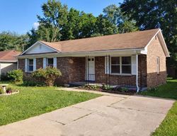 Pre-foreclosure in  COTTONWOOD DR Richmond, KY 40475