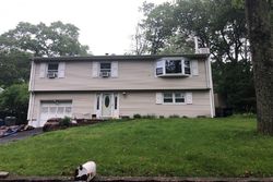 Pre-foreclosure Listing in CARENTAN RD HOPATCONG, NJ 07843