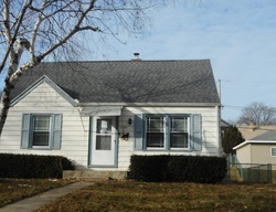 Pre-foreclosure in  W DREYER PL Milwaukee, WI 53219