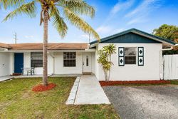 Pre-foreclosure Listing in LEE CT WEST PALM BEACH, FL 33415