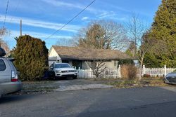 Pre-foreclosure in  N ARLINGTON PL Portland, OR 97217