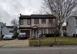 Pre-foreclosure Listing in CONTINENTAL DR WARRENVILLE, IL 60555