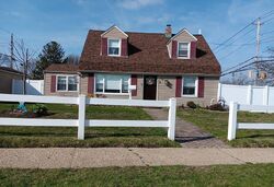 Pre-foreclosure Listing in ROPE LN LEVITTOWN, NY 11756