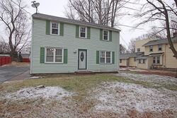 Pre-foreclosure Listing in CHESTNUT RIDGE RD ROCHESTER, NY 14624