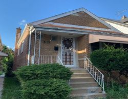 Pre-foreclosure in  E 84TH ST Chicago, IL 60617