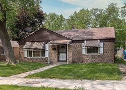 Pre-foreclosure in  S VAN VLISSINGEN RD Chicago, IL 60617