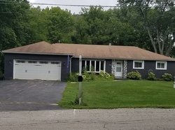 Pre-foreclosure Listing in W WOODLAWN AVE ANTIOCH, IL 60002
