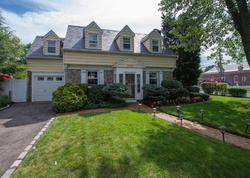 Pre-foreclosure in  ANNA PL Baldwin, NY 11510